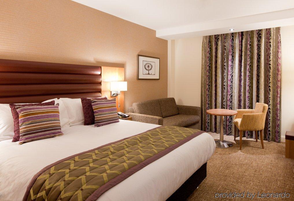 Drayton Manor Hotel Tamworth Room photo