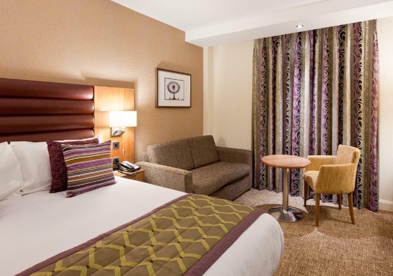 Drayton Manor Hotel Tamworth Room photo